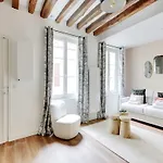 Magnificent Cocoon In The Heart Of Marais
