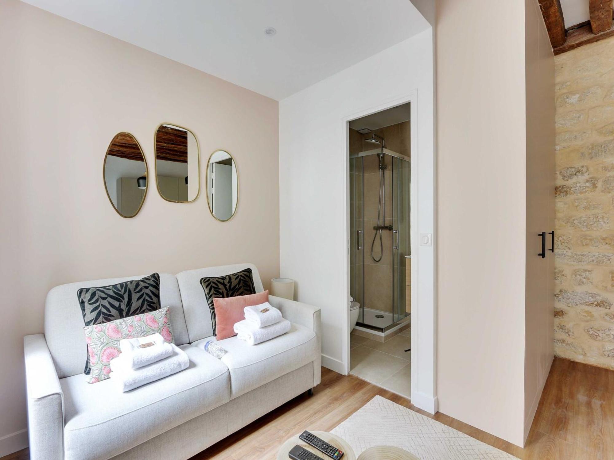 Magnificent Cocoon In The Heart Of Marais *